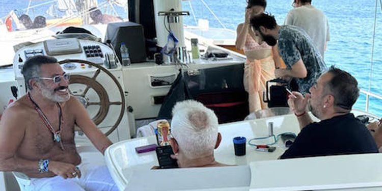 Ata Demirer’den Bodrum’da Hem Tatil, Hem Dizi