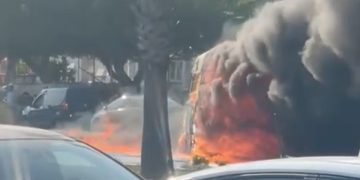 Minibüs Çayır Çayır Yandı