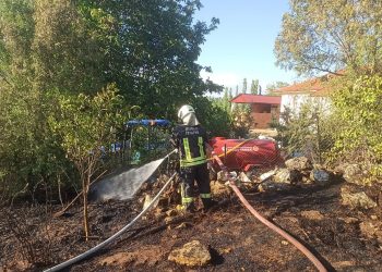 Tankerler ile Yangınların Büyümesi Önlendi