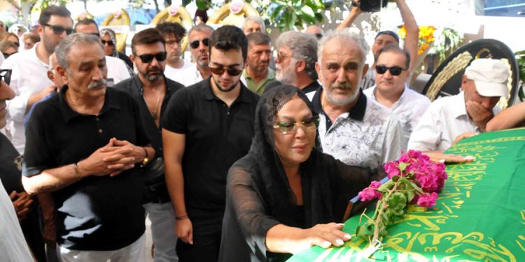 Safiye Soyman “Oğlunun Fotoğrafını Elinden Bırakmadı, Öpmeye Doyamadı”