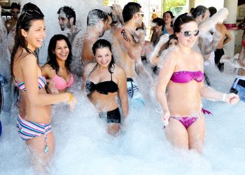 Turist sayısı ikinci çeyrekte yıllık yüzde 15 arttı