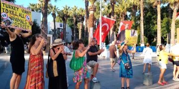 Yasaya Tepki “Ölüm Çözüm Değildir” “Bu Yasa ile Sahipsiz Hayvanları Öldürmek İstiyorlar”