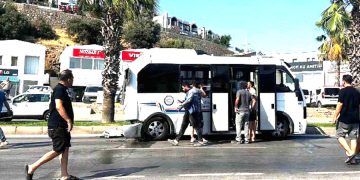 Konacık’ta Otomobil Dolmuşa Arkadan Çarptı, 14 Yaralı