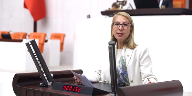 Muğla Milletvekili Süreyya Öneş Derici Uyardı: “Öğretmenlik Kanun Teklifi Geri Çekilmek Zorundadır”