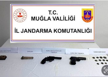 Operasyonda Tarihi Eser ve Tabanca Ele Geçirildi