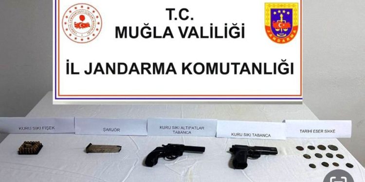 Operasyonda Tarihi Eser ve Tabanca Ele Geçirildi
