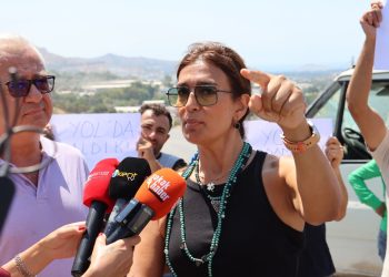 Bitmeyen Yalıkavak Yolunda Esnaf “Mağduruz” Diye Haykırdı