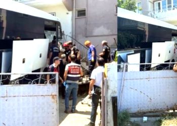 Yolcu Otobüsü Eve Girdi Bir Ölü 12 Yaralı