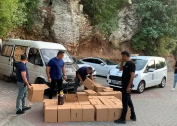 Kaçak zeytinyağı satıcılarına şok baskın, 672 kilogram sahte zeytinyağı ele geçirildi