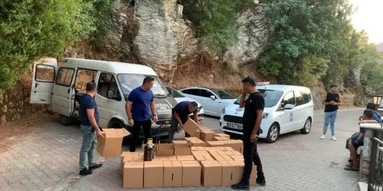 Kaçak zeytinyağı satıcılarına şok baskın, 672 kilogram sahte zeytinyağı ele geçirildi