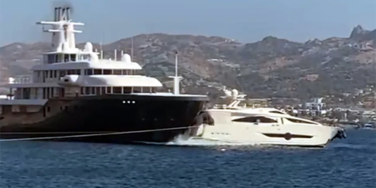 Bodrum’da dümeni kilitlenen lüks yat kabus yaşattı, başka bir yata çarptı