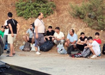 Göçmen Kaçakçılarının Kızılağaç Ormanında Kaderine Terk Ettiği 70 Göçmene Operasyon