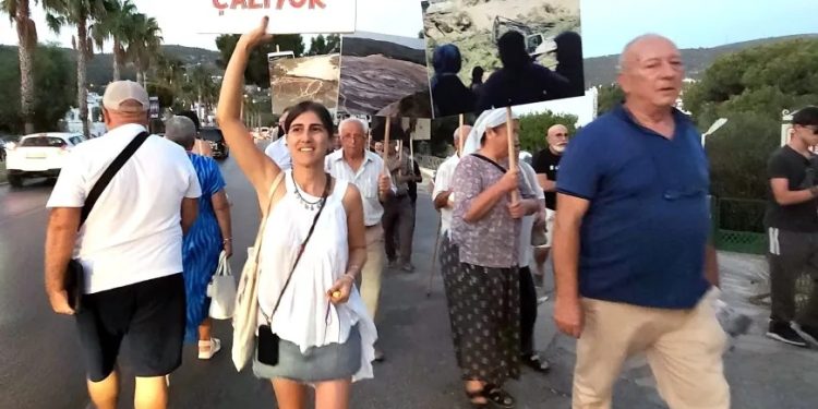 Limak Flarmoni Orkestrası’na Bodrum’da Akbelen protestosu