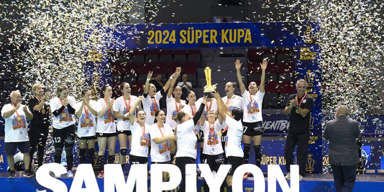 Armada Praxis Yalıkavak Kadın Hentbol Takımı Süper Kupa’yı Kazandı!
