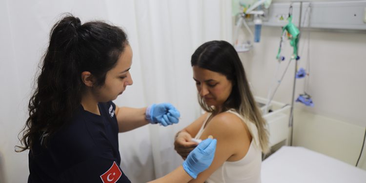 Muğla Büyükşehir Belediyesi’nin ücretsiz HPV aşı uygulaması devam ediyor