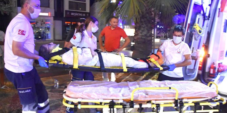 Düğünde Bıçaklı Kavga 12 Kişi Yaralandı