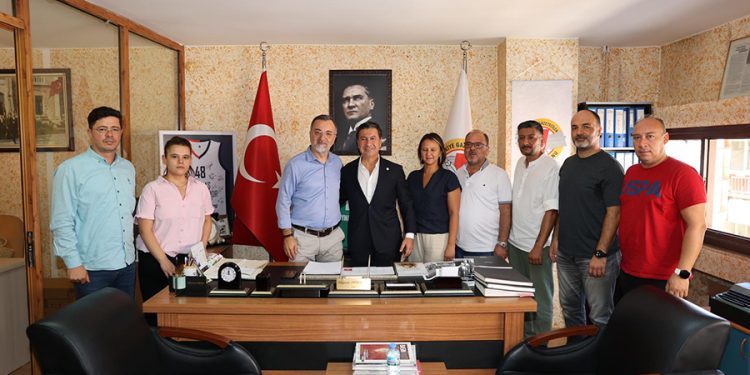 Muğla Büyükşehir Belediye Başkanı Ahmet Aras, Muğla Gazeteciler Cemiyeti’ni ziyaret etti