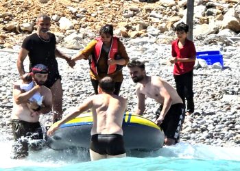 50 günlük bebek kayalıkların arasında 3 gün sonra bulundu