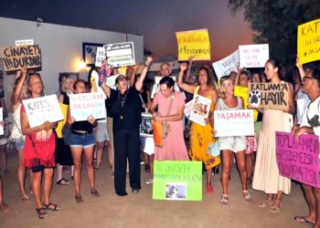 Gümüşlük’de sokak hayvanları yasasına karşı sert protesto