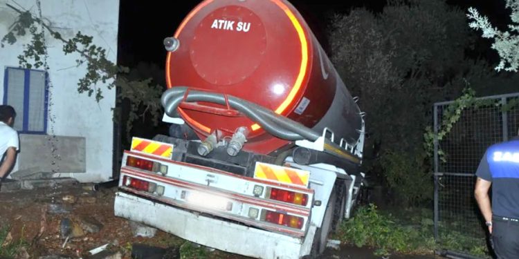 Bodrum’da freni patlayan vidanjör dehşet yaşattı