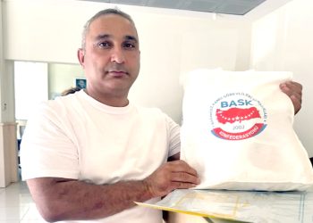 Şehitler için Adalet istedi 72 kefeni Hatay Valisi’ne gönderdi