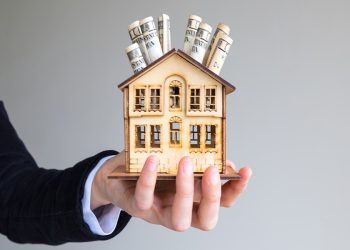 TÜRK ZENGİNLERİ YATIRIMLARINI YURT DIŞINA KAYDIRDI