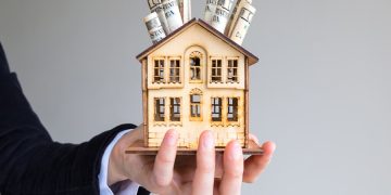 TÜRK ZENGİNLERİ YATIRIMLARINI YURT DIŞINA KAYDIRDI