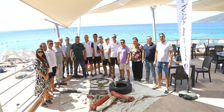 Çiftlik’te Deniz Dibi Temizlendi