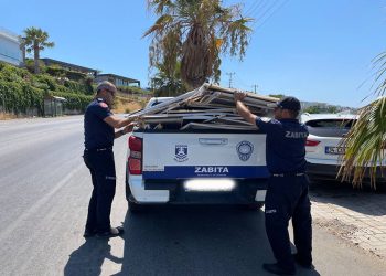 İzinsiz Asılan Afişler Toplanıyor