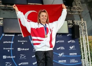 Karadağ Dünya Şampiyonası’nda altına uçtu, İstiklal Marşı’mızı okuttu