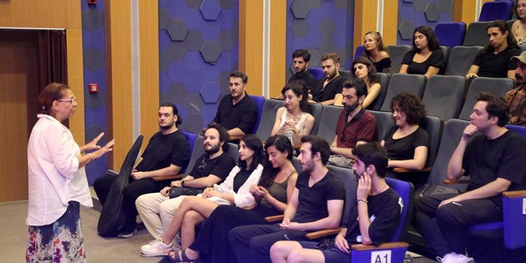 Tiyatronun Büyülü Dünyası Yeni Yüzlerine Kavuştu