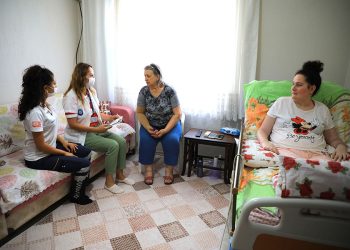 Büyükşehir’den Vatandaşlara Evde Sağlık Paketi