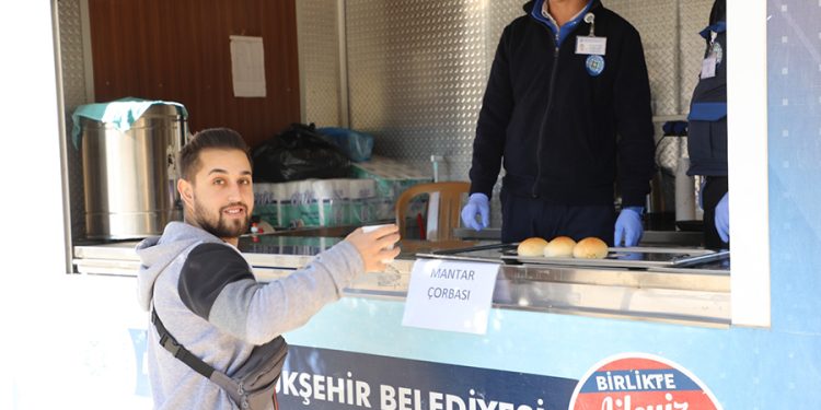 Büyükşehir’in Üniversite Öğrencileri İçin Çorba Hizmeti Başladı