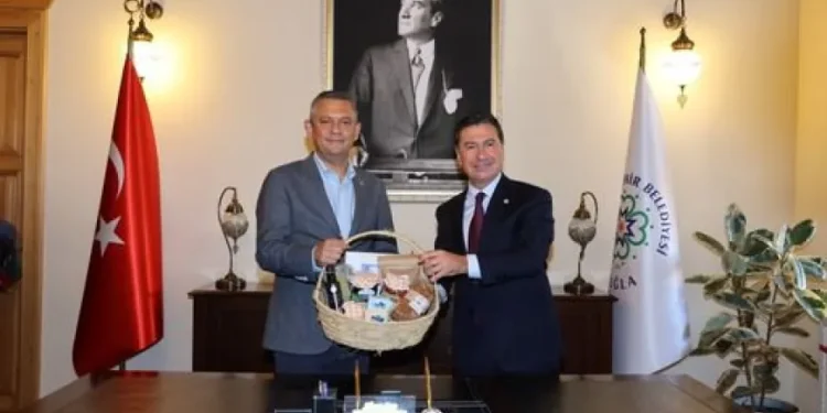 CHP Genel Başkanı Özgür Özel Muğla Büyükşehir Belediyesi’deydi