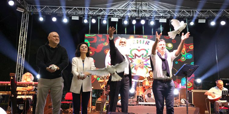 Dünya Barış Günü’nde Muğla’da Barış Güvercinleri Uçuruldu