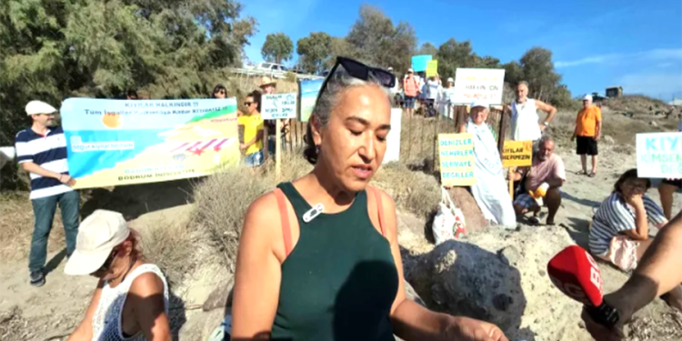 Akyarlar’da Aylan bebeğin öldüğü plajda hem barış hem çevre eylemi yaptılar