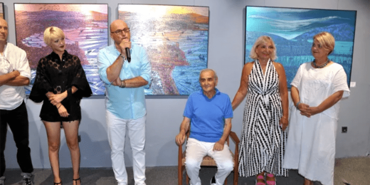 Ünlü ressam Devrim Erbil sergisini “Mustafa Kemal’in sadece ressamları değil aynı zamanda  askerleriyiz” sözleriyle açtı