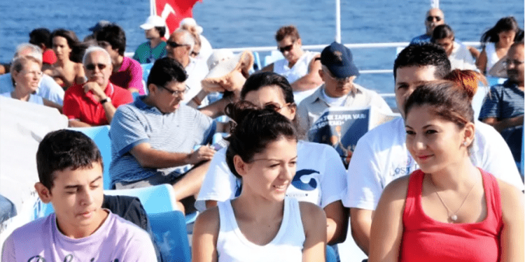 Türk turist Yunan adalarını ihya etti