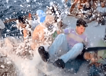 Günübirlik tekne turu kabus oldu, BATIYORLARDI