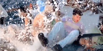 Günübirlik tekne turu kabus oldu, BATIYORLARDI