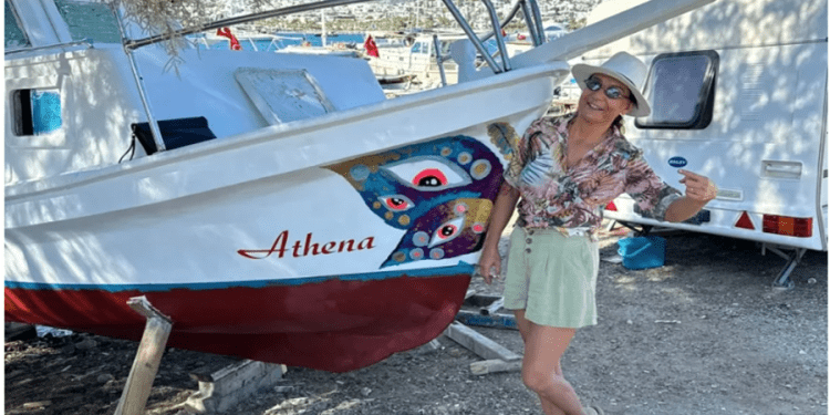 Bodrumlu Ressam, Yazar Özgün Ünlü’nün fırtınalı deniz aşkı mutlu sonla bitti