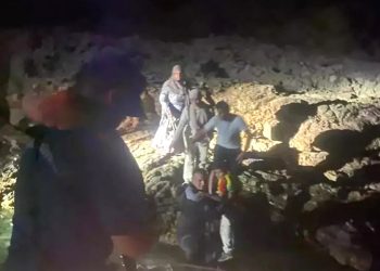 Kara Ada’da mahsur kalan 5 düzensiz göçmen kurtarıldı