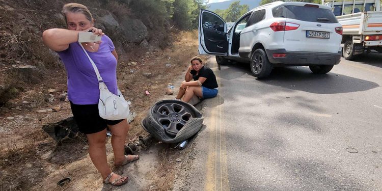 Torba- Gölköy yoluna feci kaza kafa kafaya çarpıştılar 5 yaralı