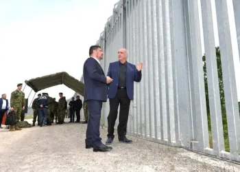 Yunanistan aşırı göç konusunda sınırlarda alarma geçti