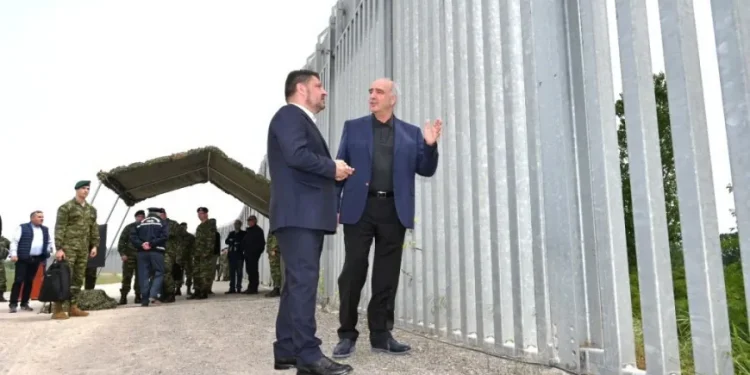 Yunanistan aşırı göç konusunda sınırlarda alarma geçti