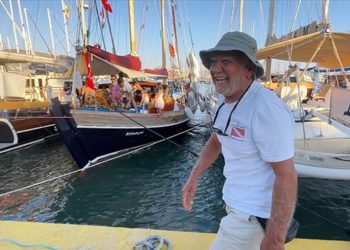 Bodrum süngerciliğinin yaşayan efsanesi: ‘Aksona Mehmet’: Denizin Altı Çölleşiyor