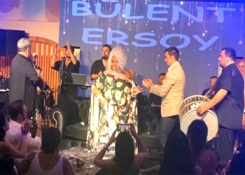 Bülent Ersoy’dan şok Türkiye güzeli açıklaması “Biraz erkek suratlı , Şabaniye’ye benziyor”