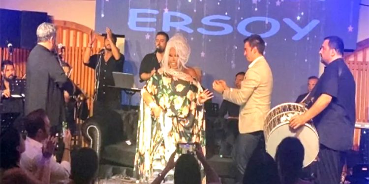 Bülent Ersoy’dan şok Türkiye güzeli açıklaması “Biraz erkek suratlı , Şabaniye’ye benziyor”