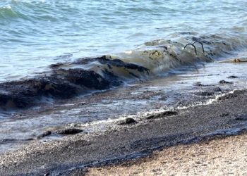 İstanköy ve Kalimnos adaları açıklarında denizde katran paniği