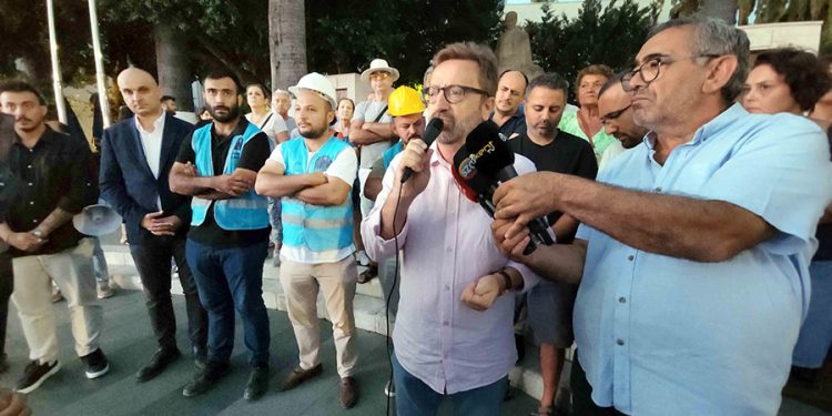 Somalı madencilerden meydanda eylem ve basın açıklaması